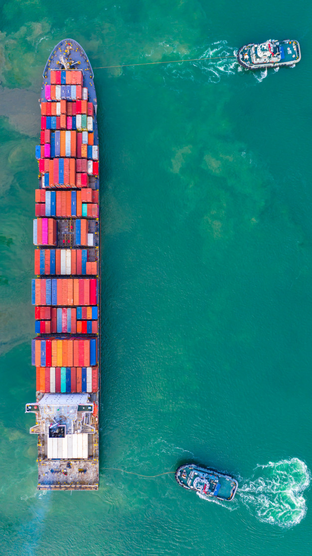 container-ship-working